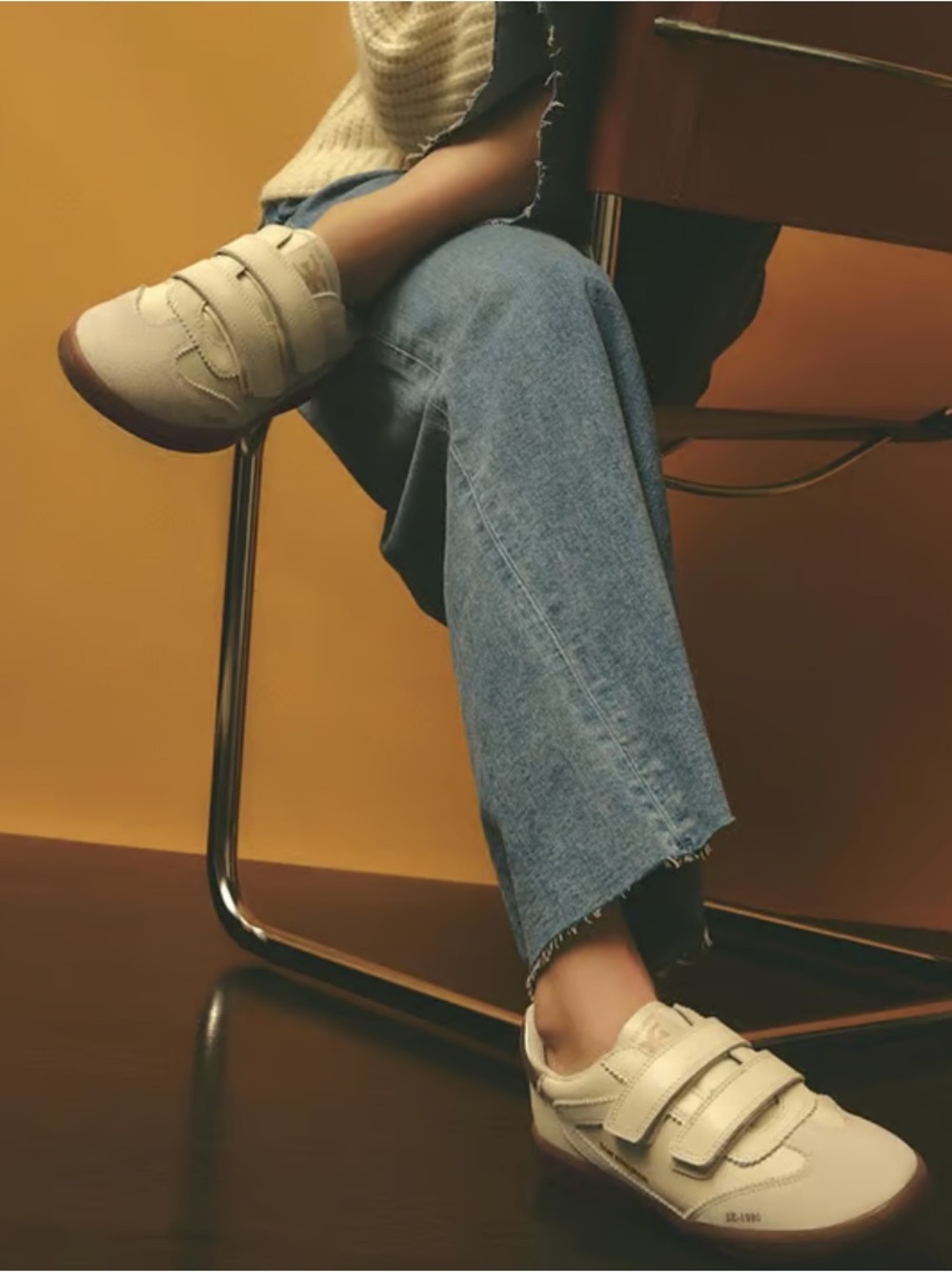 Sam Edelman Cream Velcro Strap Sneakers